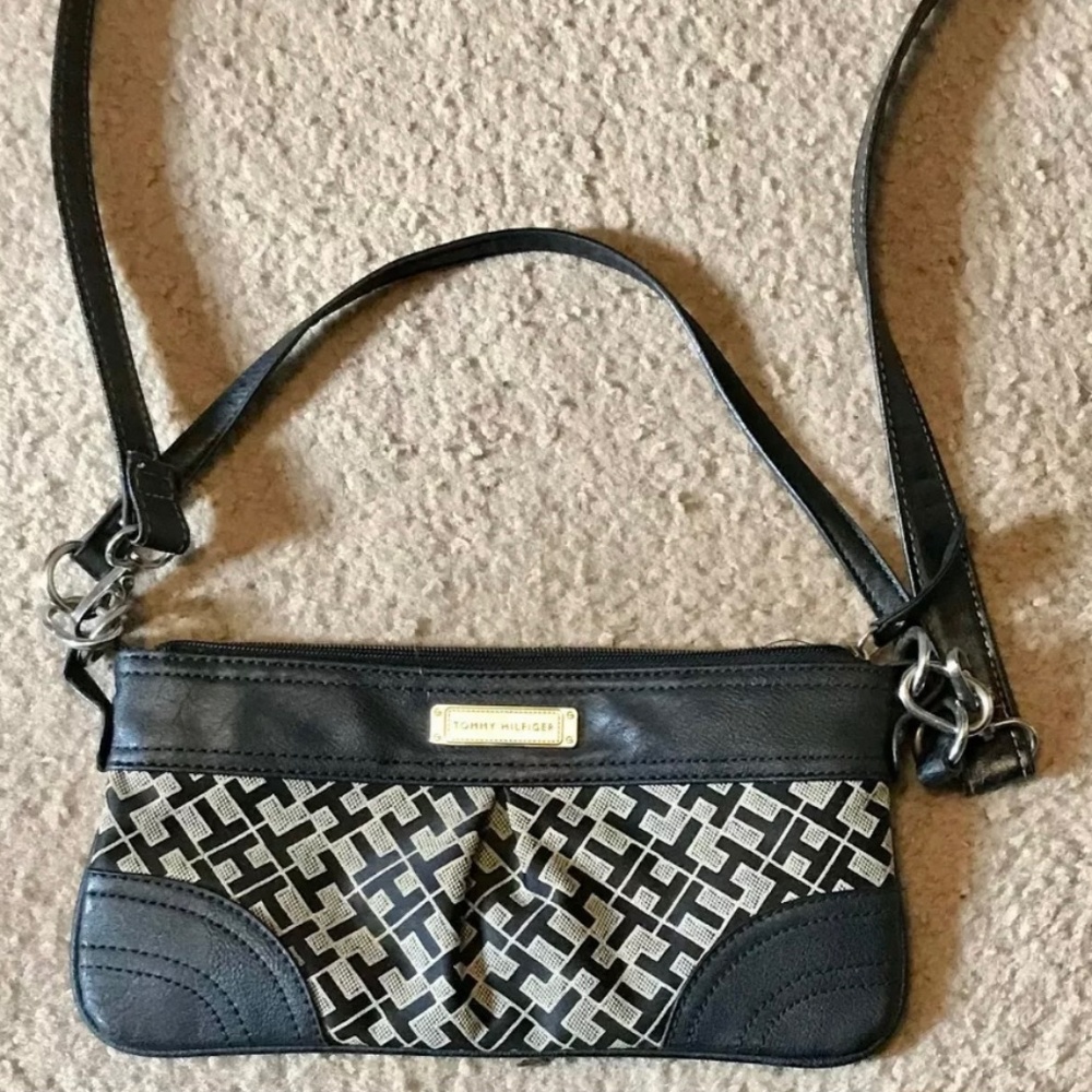 Tommy Hilfiger Clutch Handbag Purse w Signature Logo